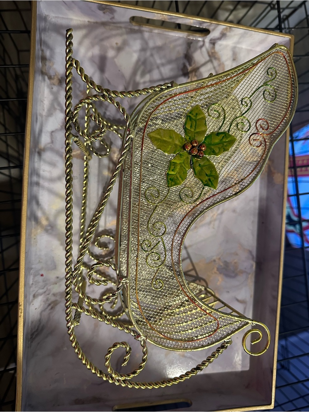 Source Unknown Gold Metal Sleigh with Green Leaf Accent